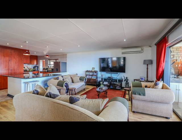 5 BEDROOM HOUSE FOR SALE IN DANA BAY